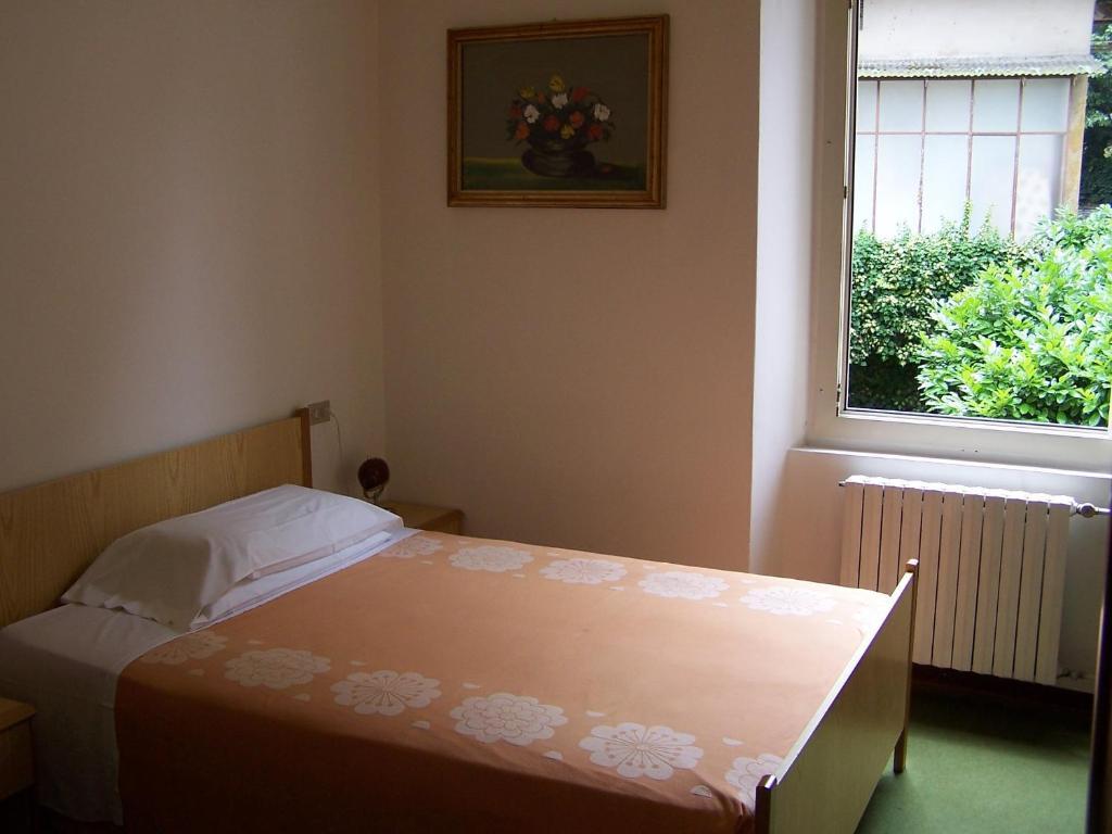 Albergo Corona Salsomaggiore Terme Bilik gambar